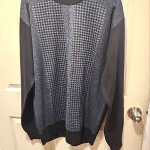 Men's Black and Gray Sweater